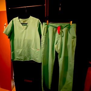 Figs SURGICAL GREEN L Casma and L Kade